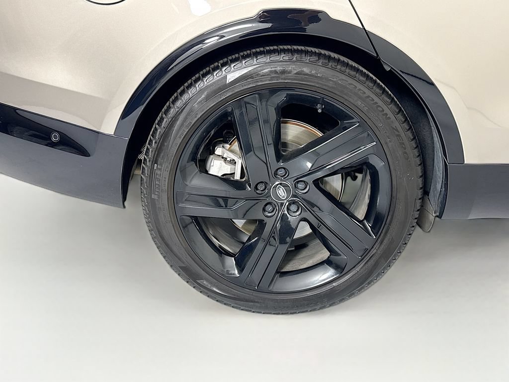 Used 2025 Land Rover Discovery Dynamic SE AWD/4WD image 34