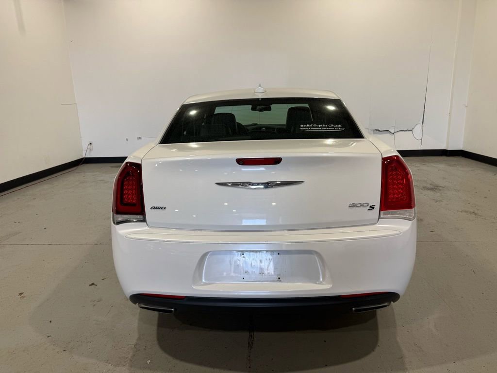 Used 2016 Chrysler 300 S image 7