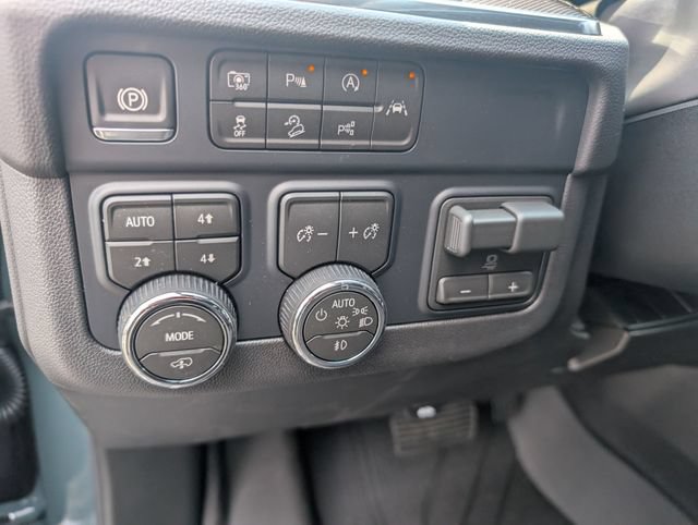 New 2026 Chevrolet Suburban RST AWD/4WD image 18