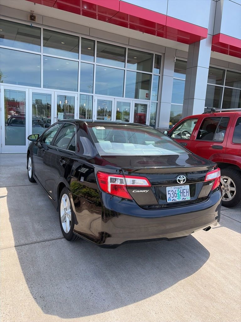 Used 2014 Toyota Camry SE FWD image 3