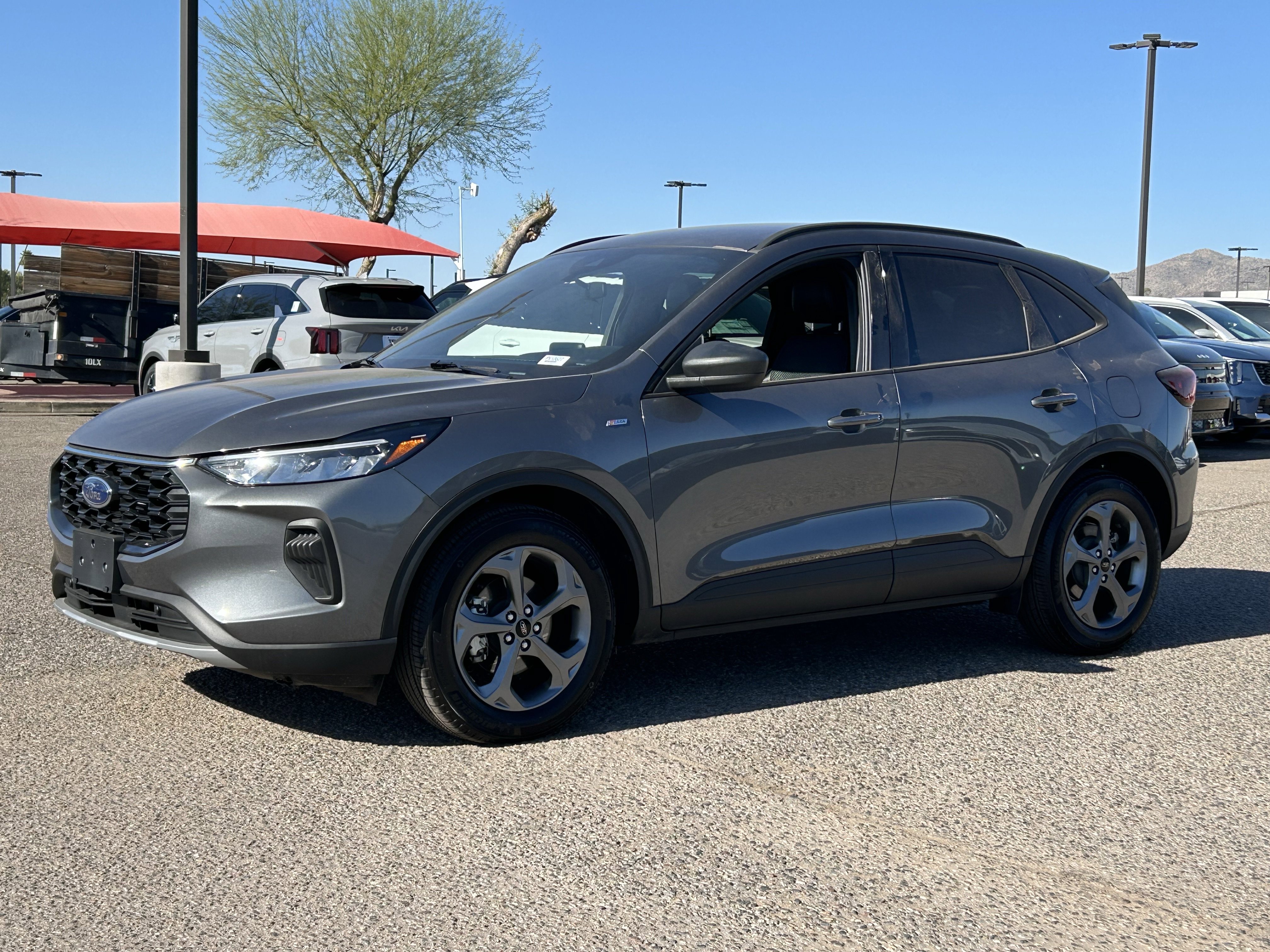 Used 2025 Ford Escape ST-Line image 2