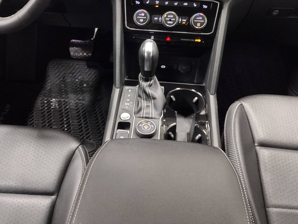 Certified 2022 Volkswagen Atlas Cross Sport SE image 40