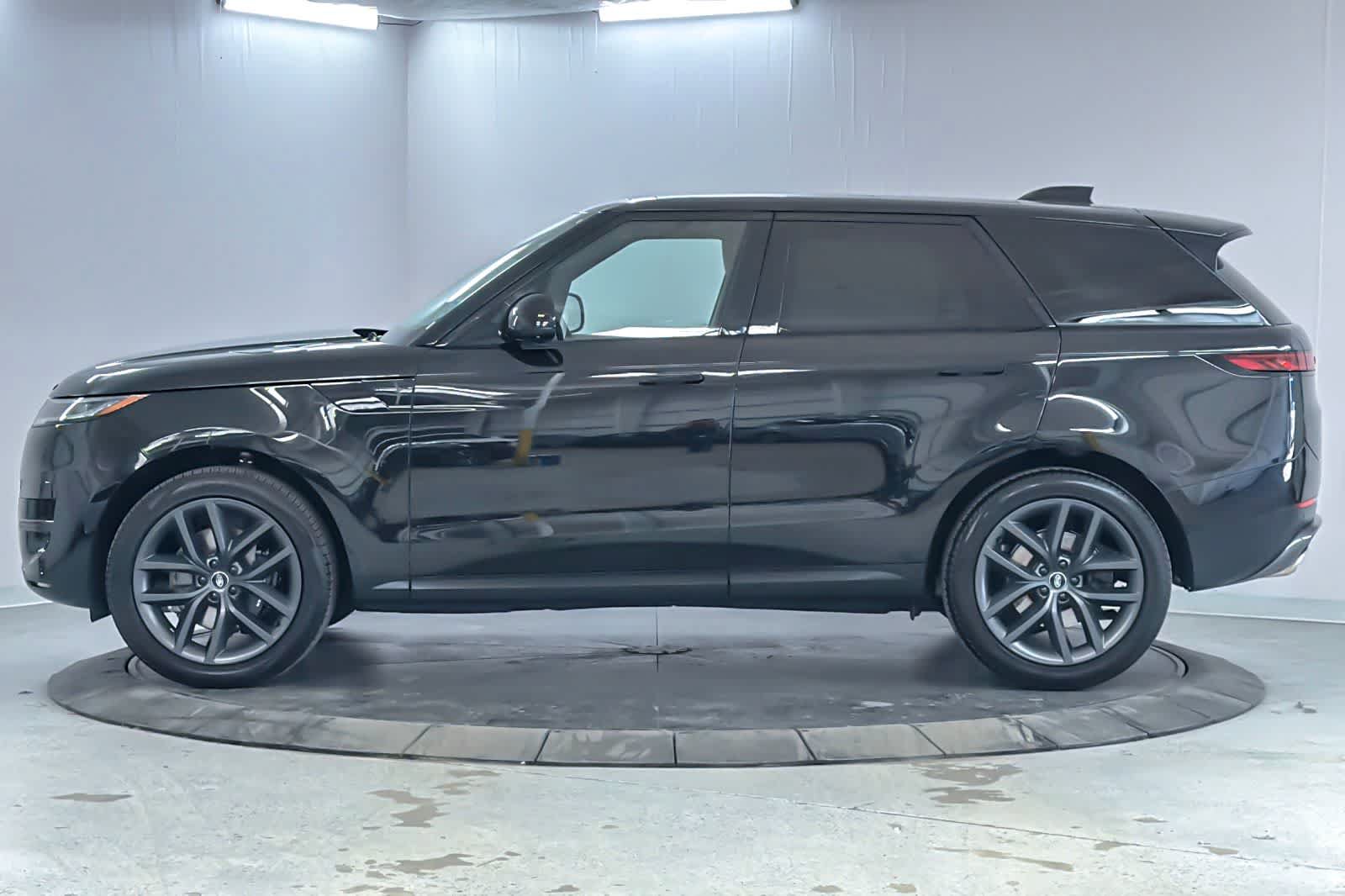 Used 2024 Land Rover Range Rover Sport SE AWD/4WD image 5