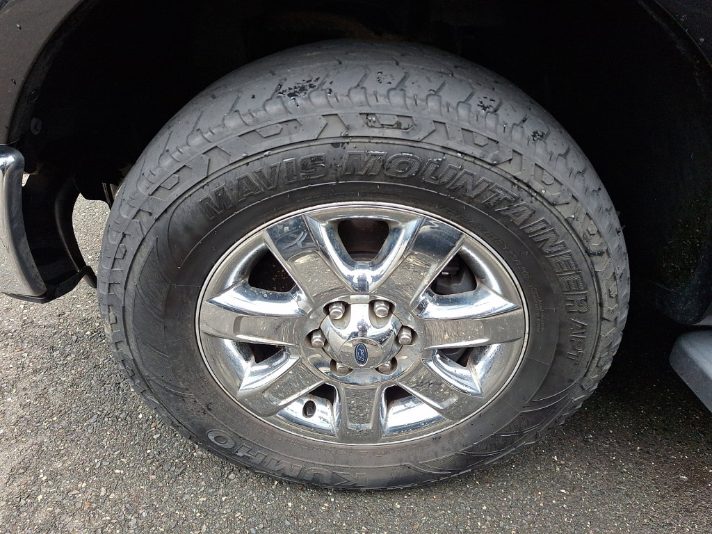 Used 2014 Ford F150 Lariat w/ Lariat Chrome Package image 4