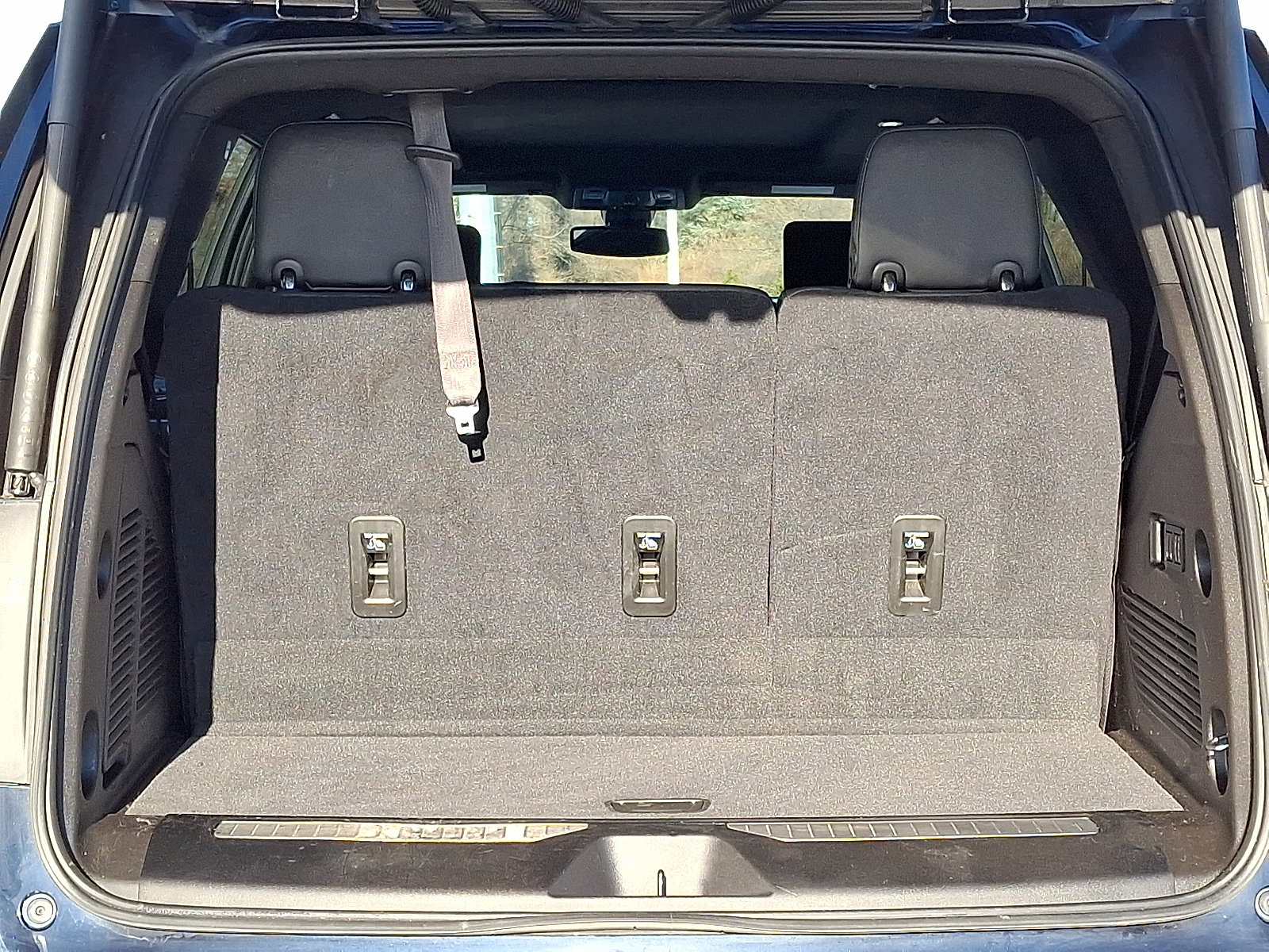 Used 2021 Chevrolet Tahoe Z71 w/ Luxury Package image 28