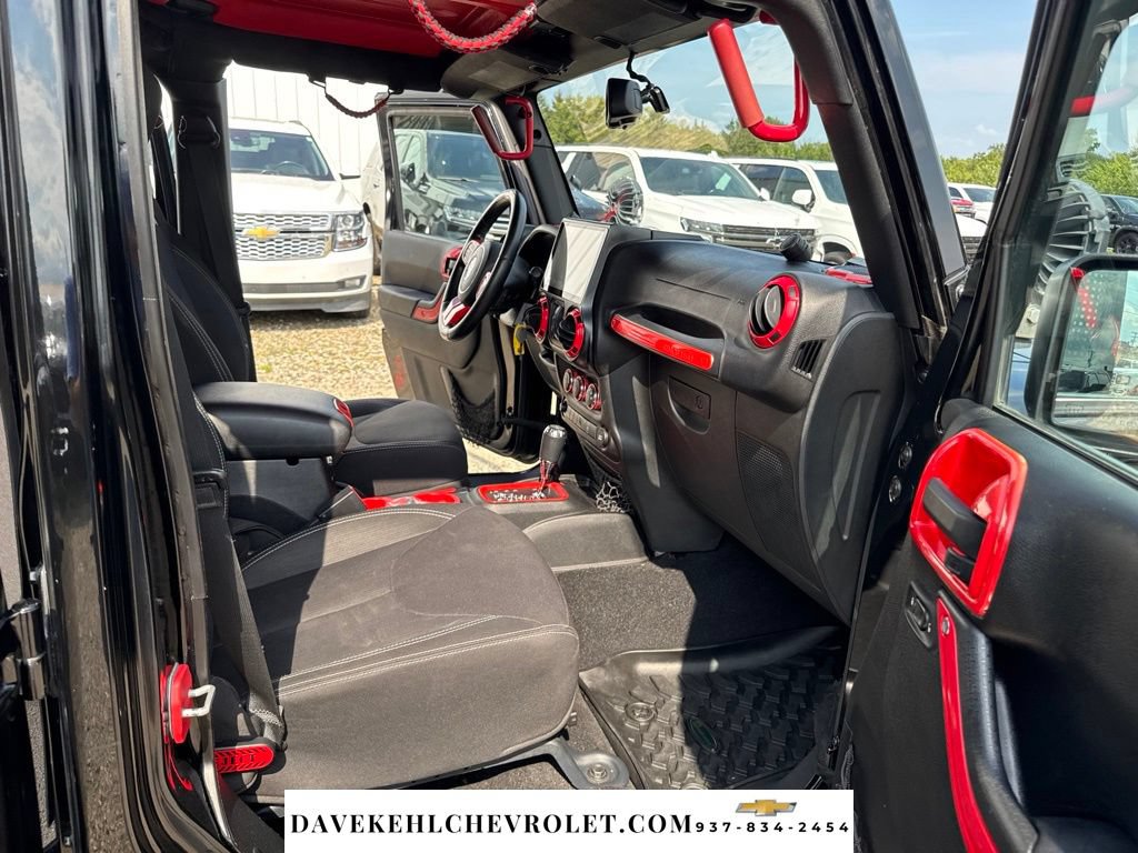 Used 2015 Jeep Wrangler Unlimited Sahara AWD/4WD image 23
