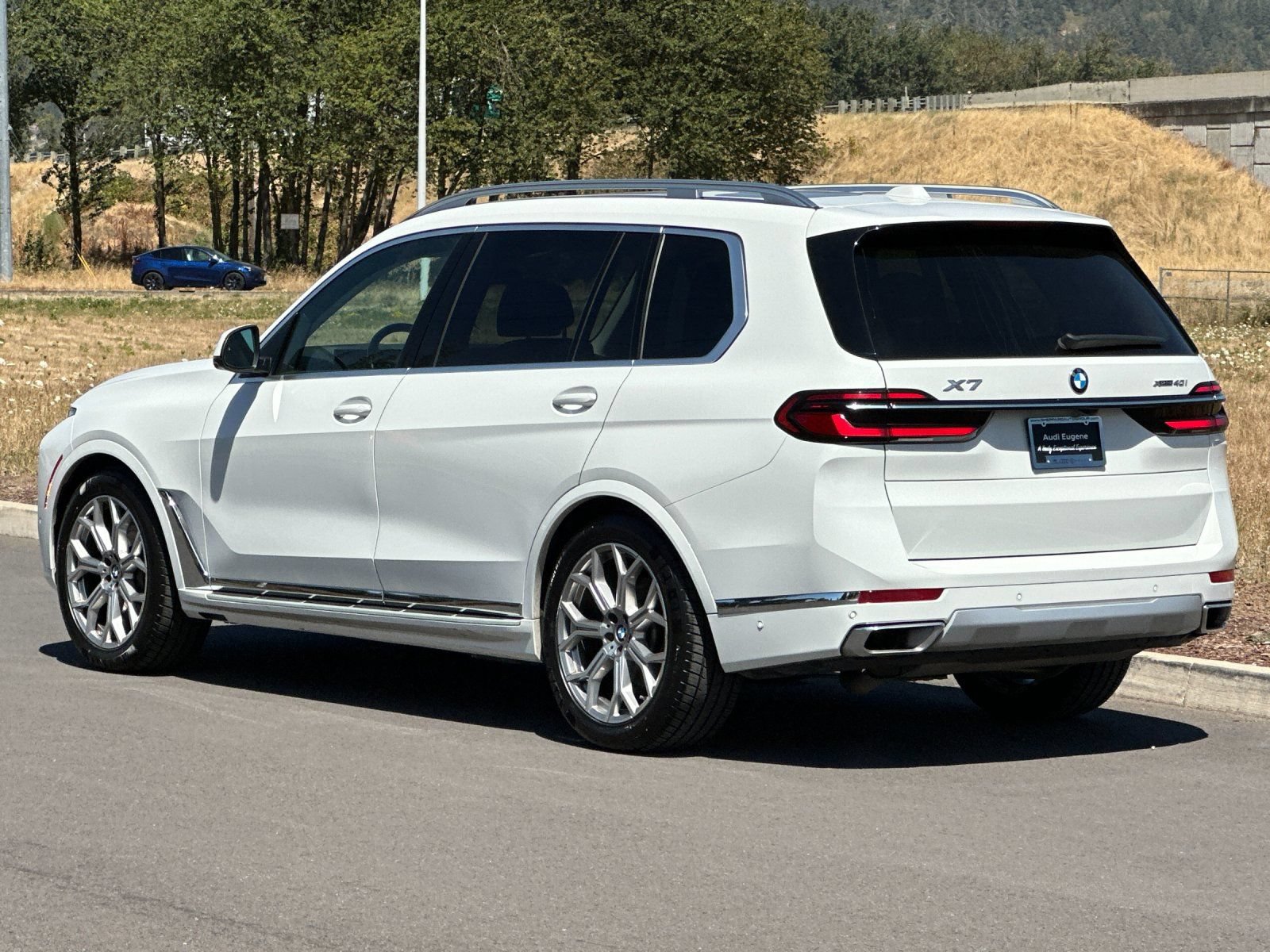 Used 2025 BMW X7 xDrive40i w/ Premium Package AWD/4WD image 5