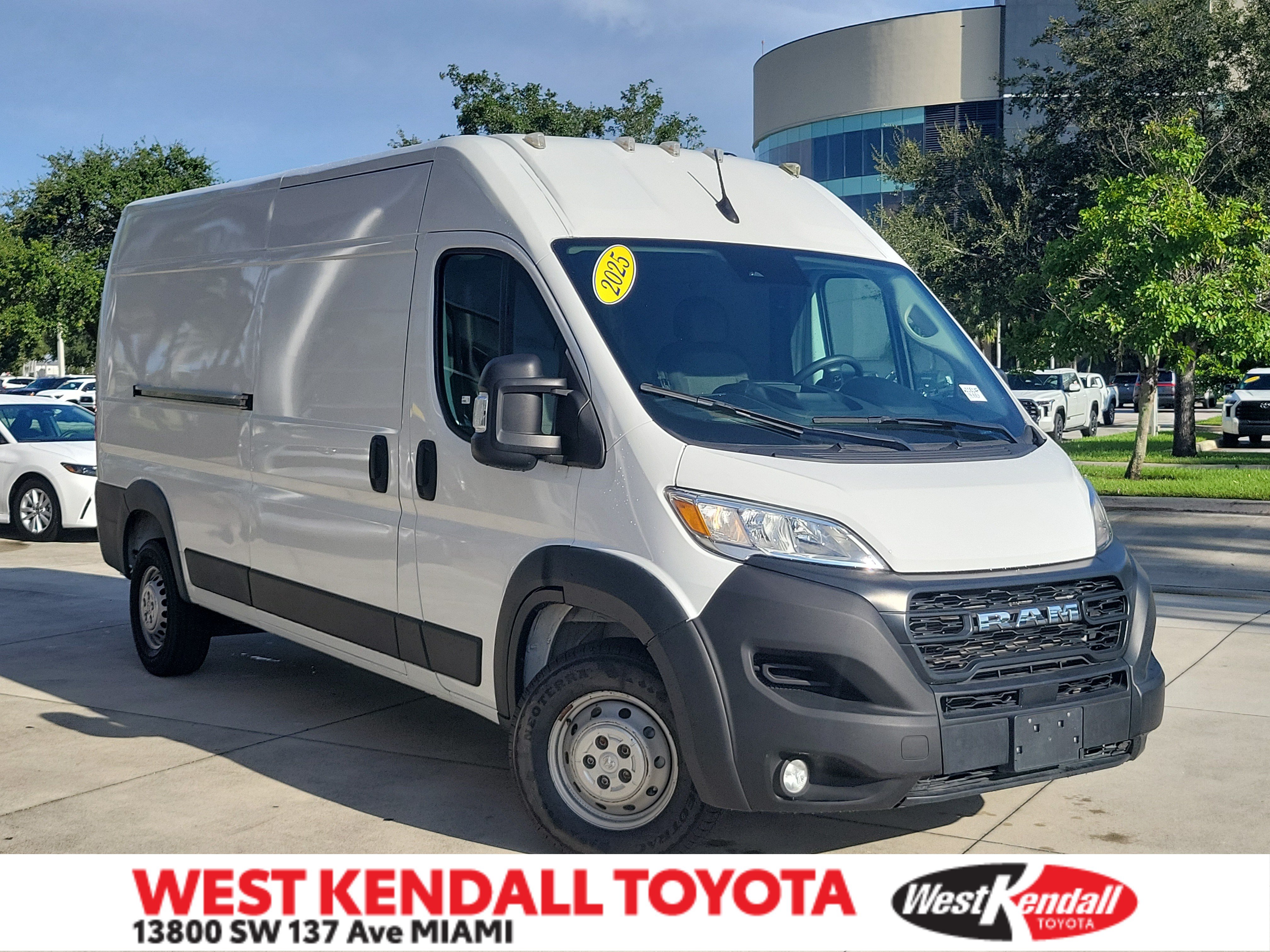 Used 2025 RAM ProMaster 2500 w/ Convenience Group FWD image 1