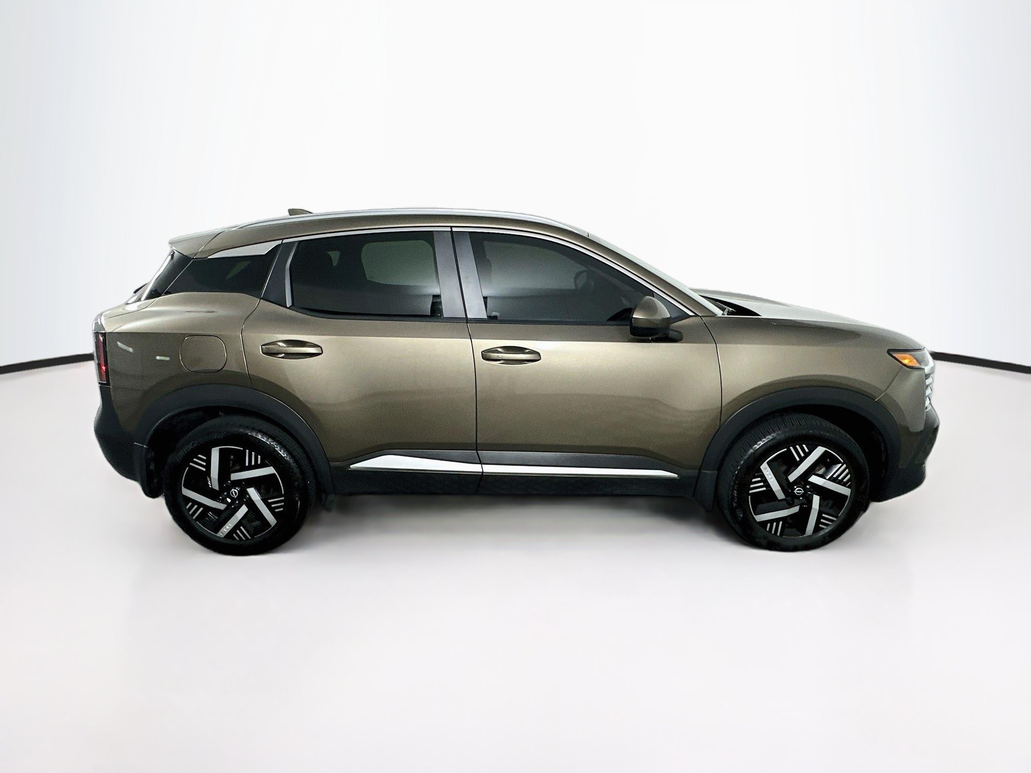 Used 2025 Nissan Kicks SV w/ SV Premium Package FWD image 10