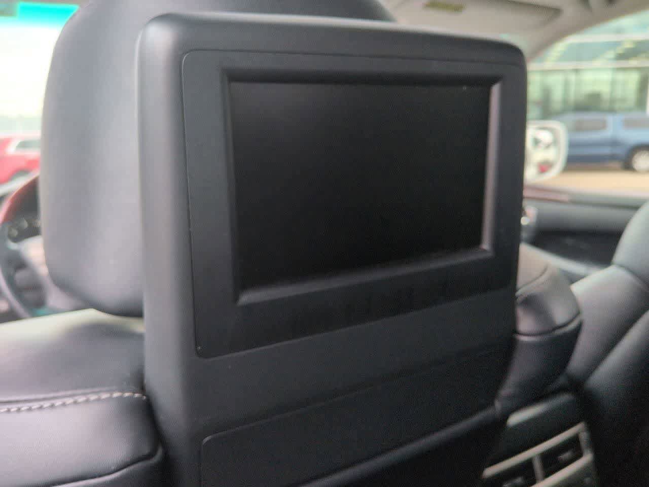 Used 2013 Lexus LX 570 4WD w/ Luxury Pkg image 40