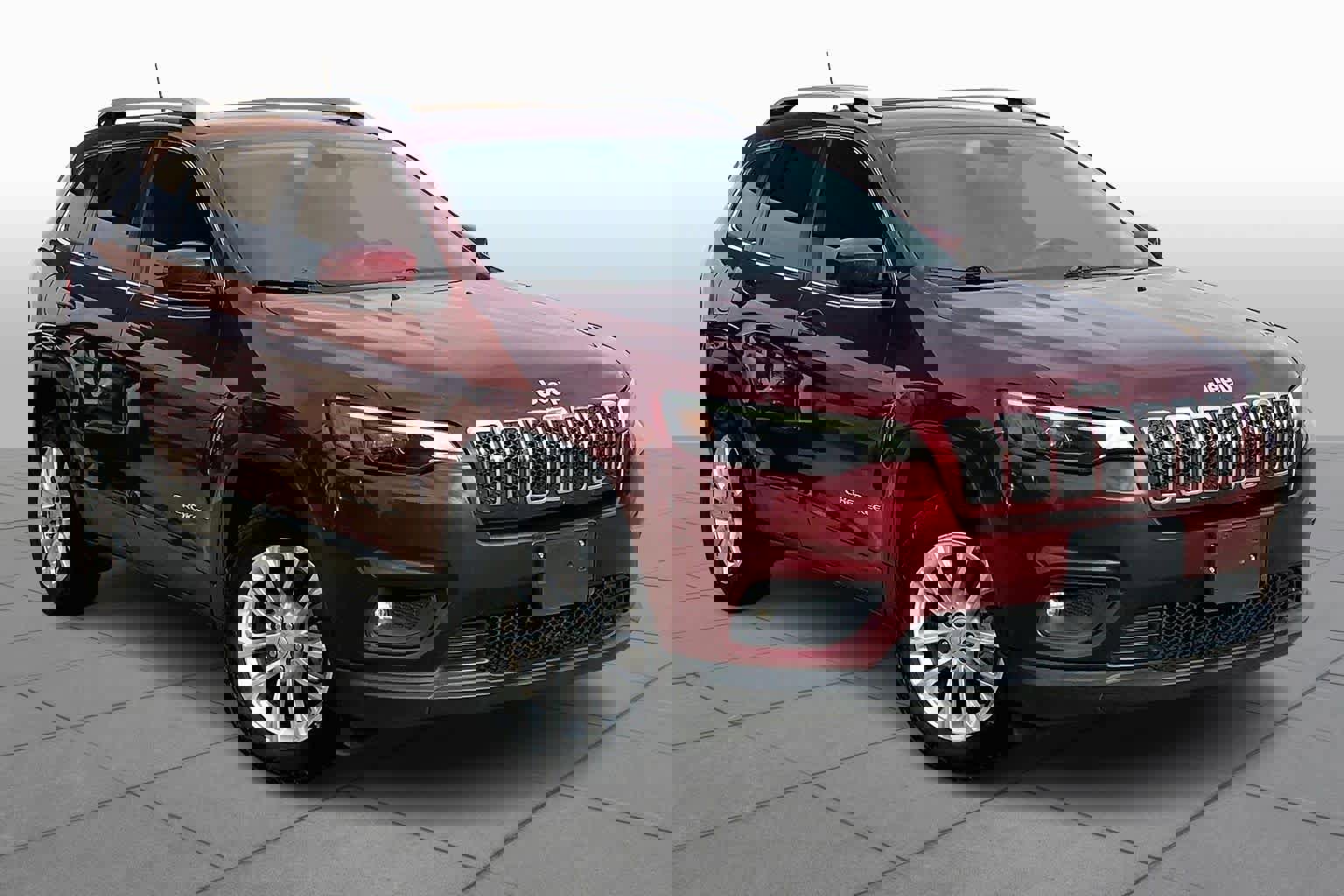 Used 2019 Jeep Cherokee Latitude w/ Popular Appearance Group image 3