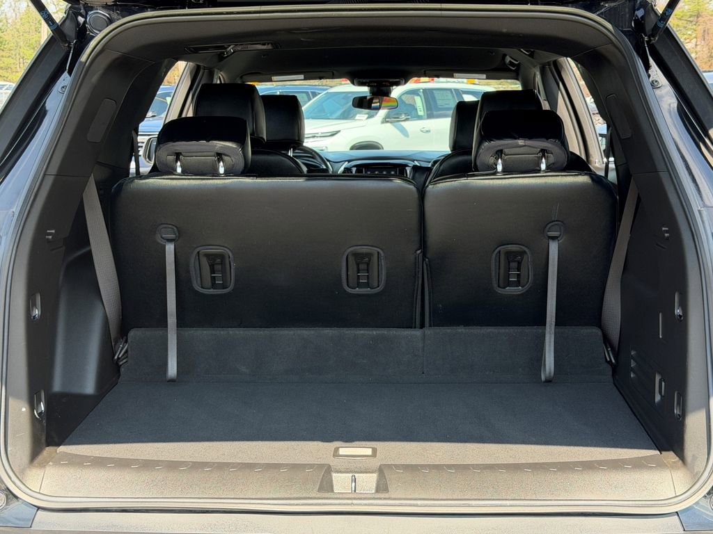 Used 2023 Chevrolet Traverse LT image 14