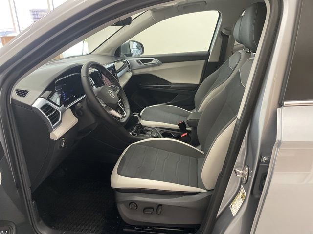 Certified 2025 Volkswagen Taos SE w/ Panoramic Sunroof Package AWD/4WD image 7
