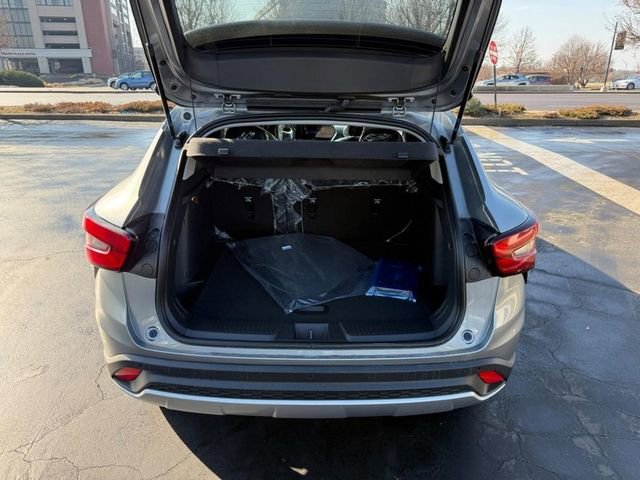 Used 2025 Chevrolet Trax LT w/ Driver Confidence Package FWD image 4