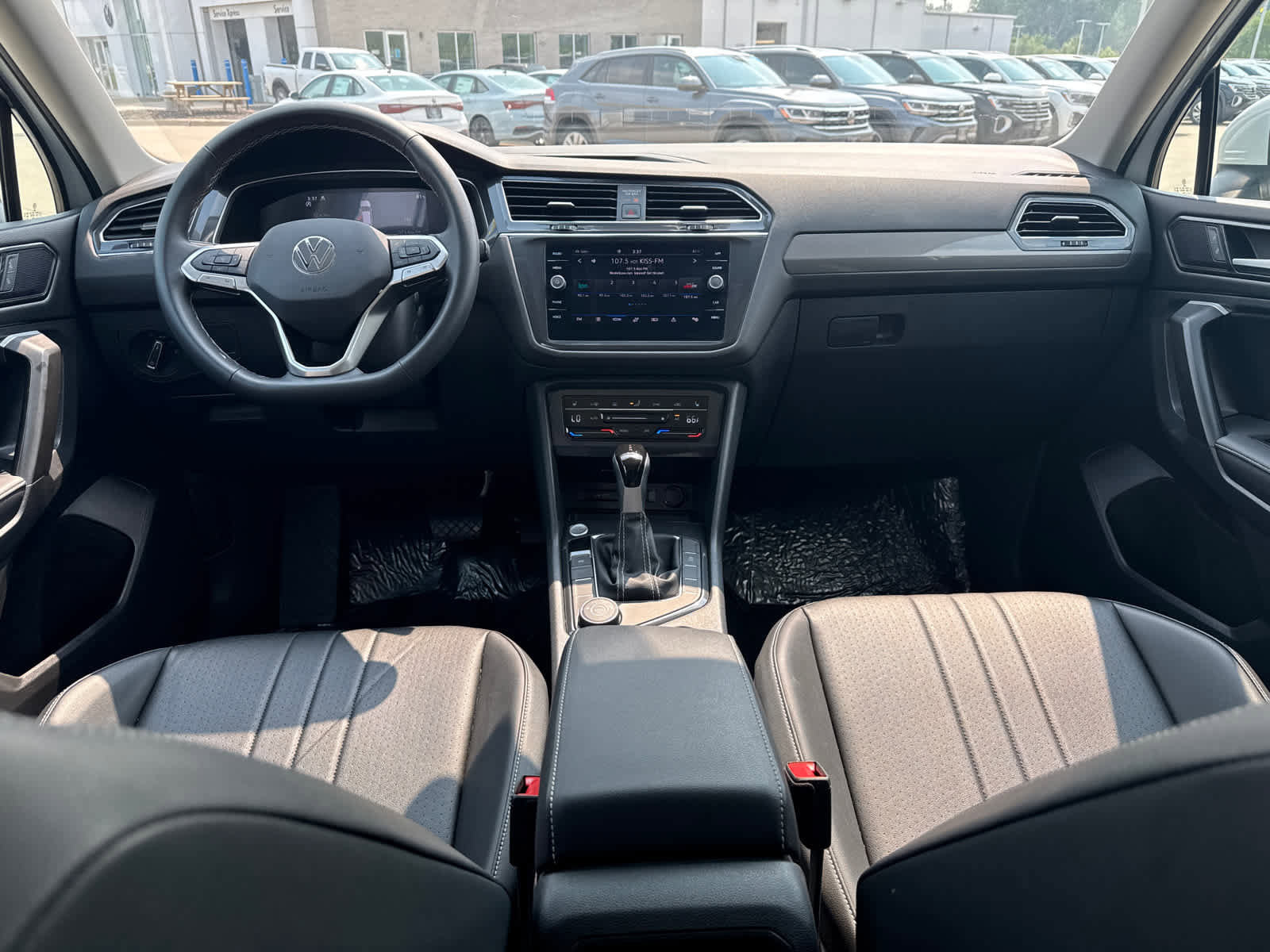 Certified 2024 Volkswagen Tiguan SE image 10