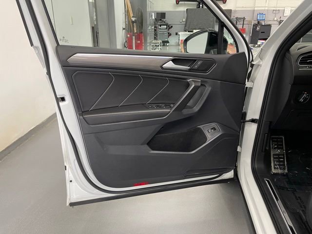 Used 2024 Volkswagen Tiguan SE R-Line AWD/4WD image 24