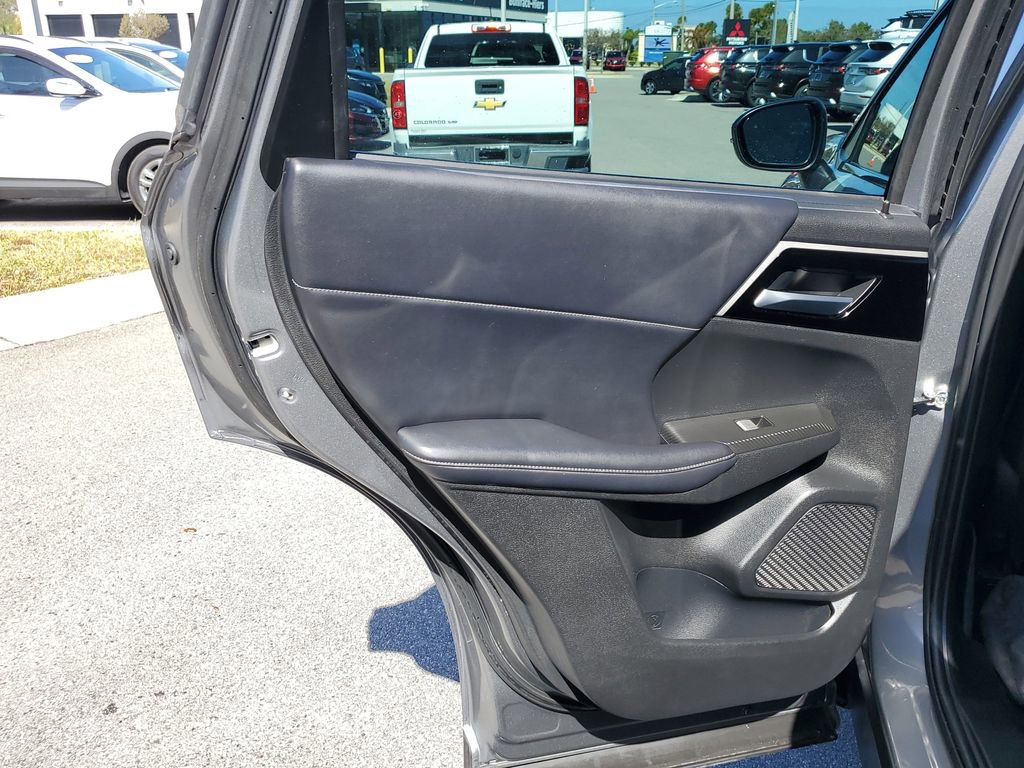 Used 2023 Mitsubishi Outlander SE image 15