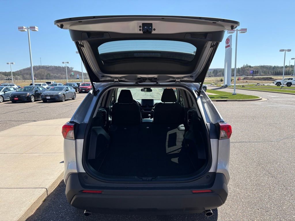 Certified 2025 Toyota RAV4 LE AWD/4WD image 4
