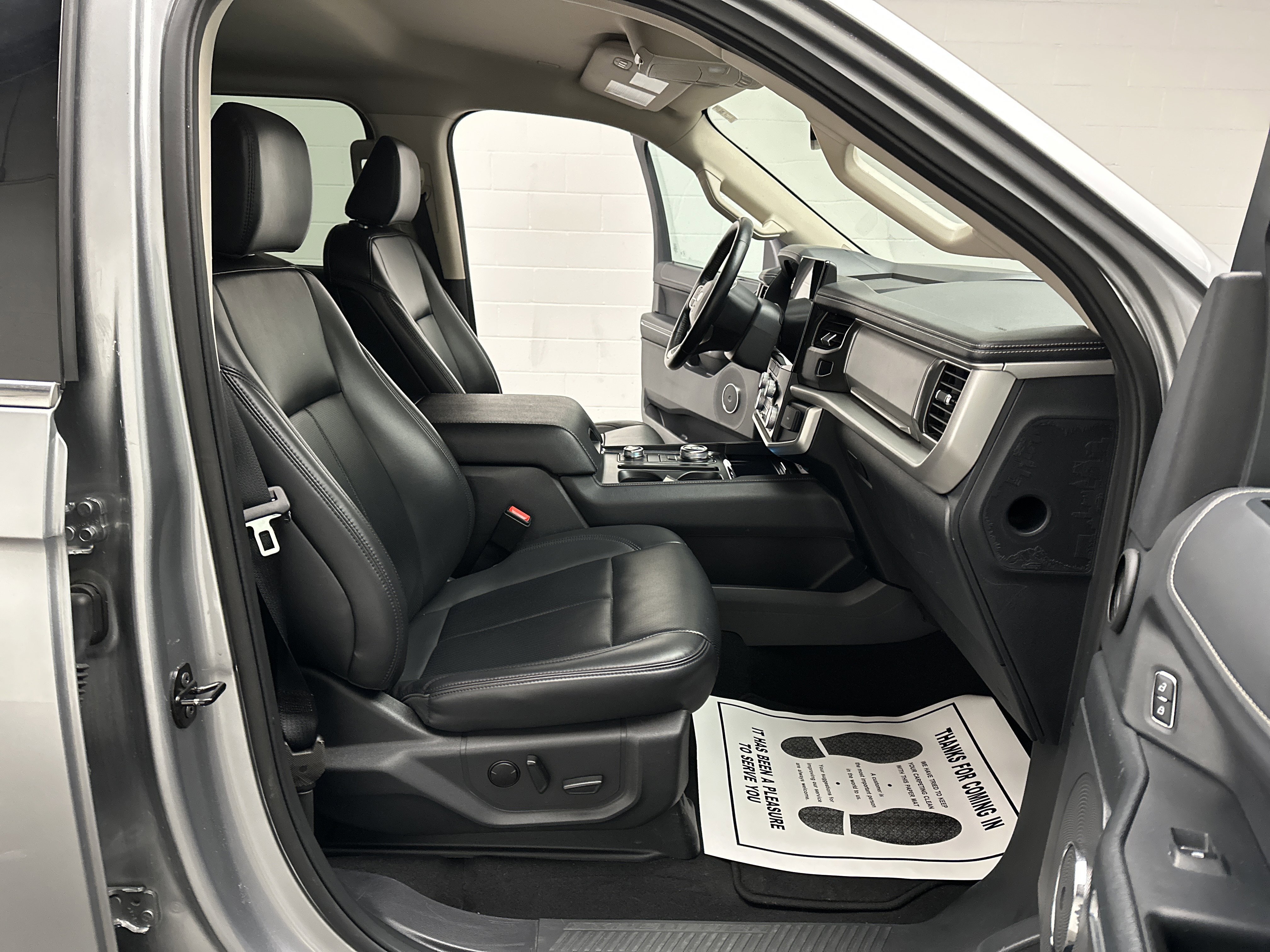 Used 2024 Ford Expedition Max XLT image 26