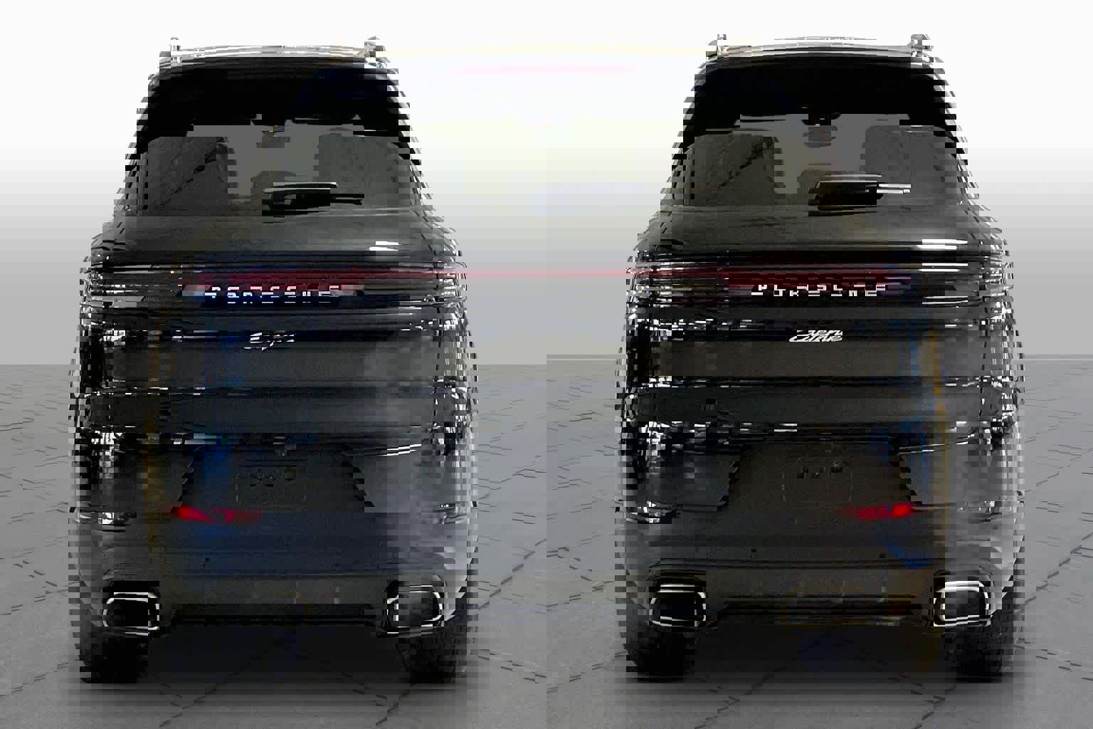 Used 2024 Porsche Cayenne image 4