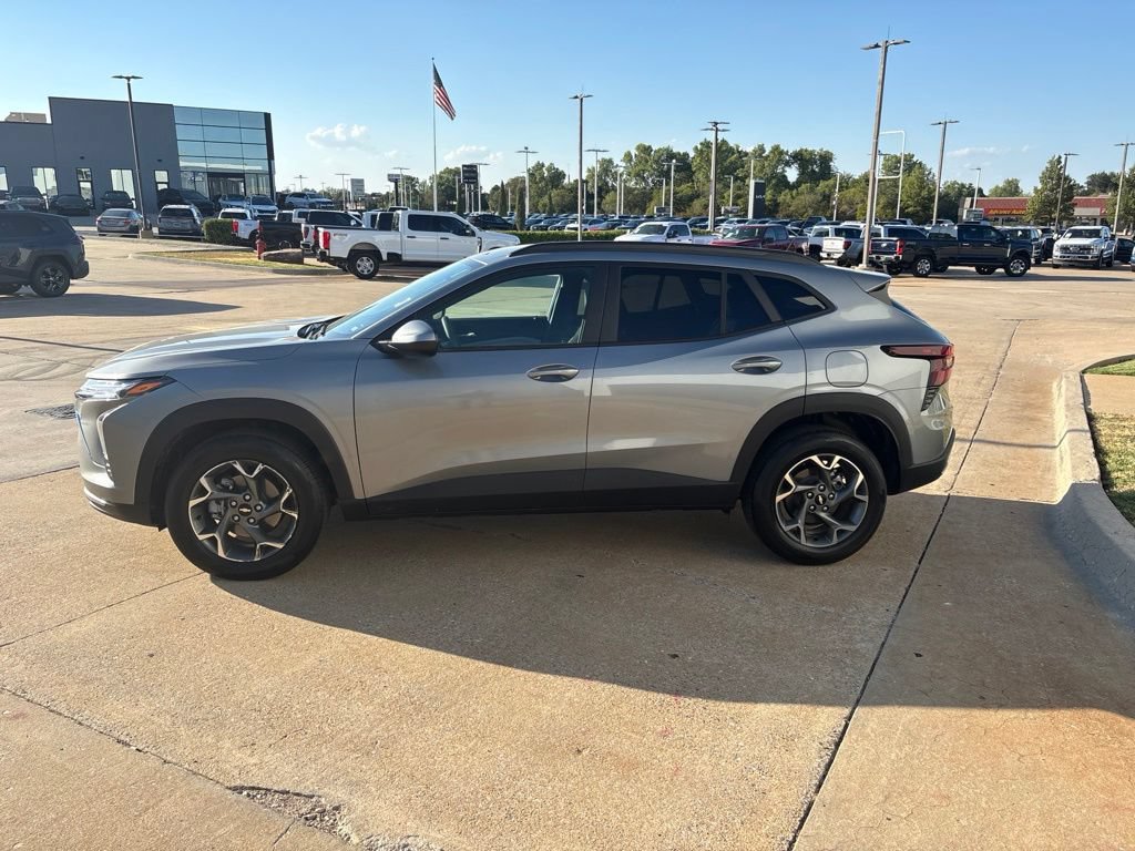 Used 2026 Chevrolet Trax LT FWD image 7