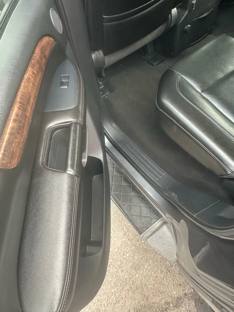 Used 2014 Nissan Armada Platinum image 25