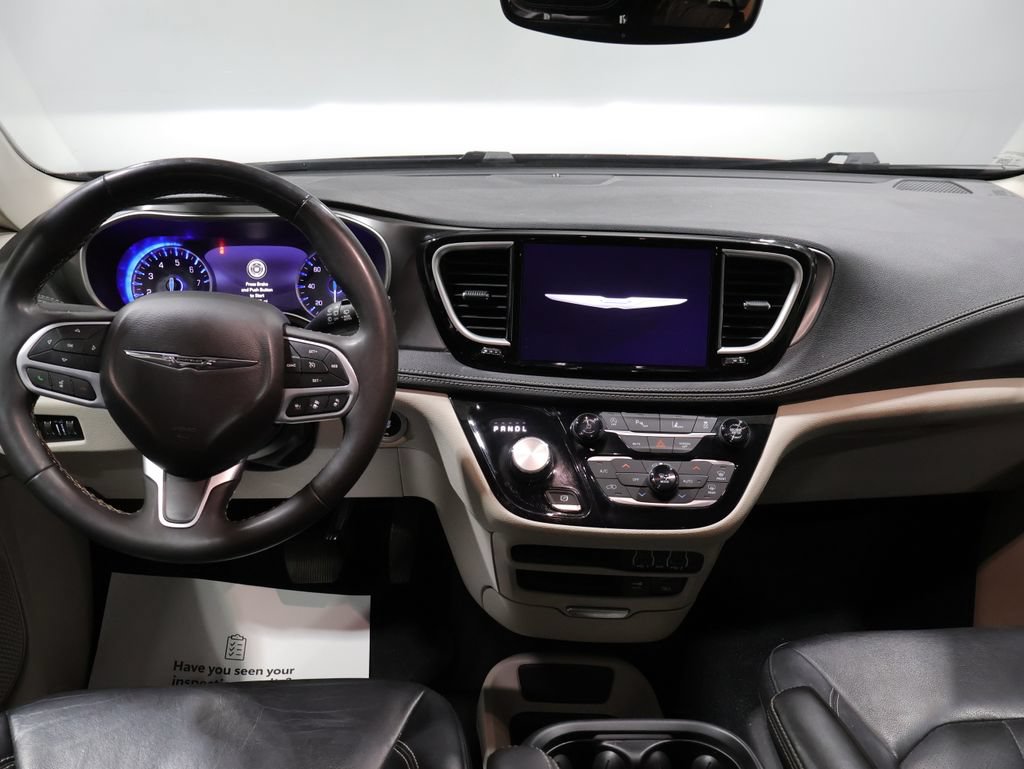 Used 2022 Chrysler Pacifica Touring-L AWD/4WD image 17