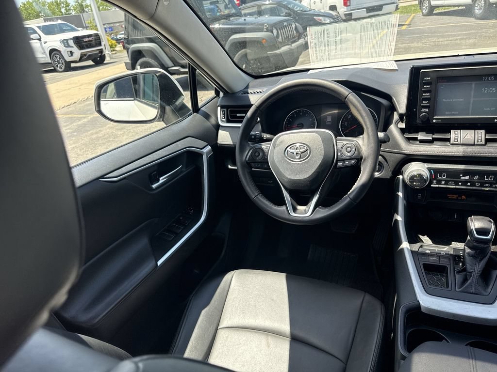 Used 2021 Toyota RAV4 XLE Premium FWD image 4