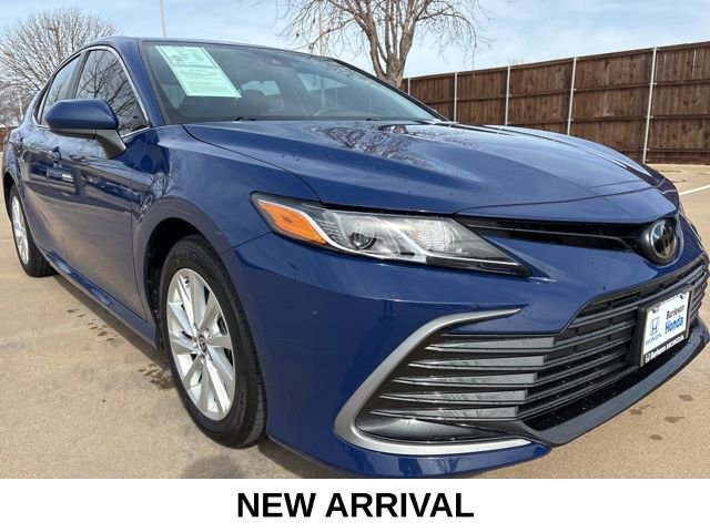 Used 2023 Toyota Camry LE image 2