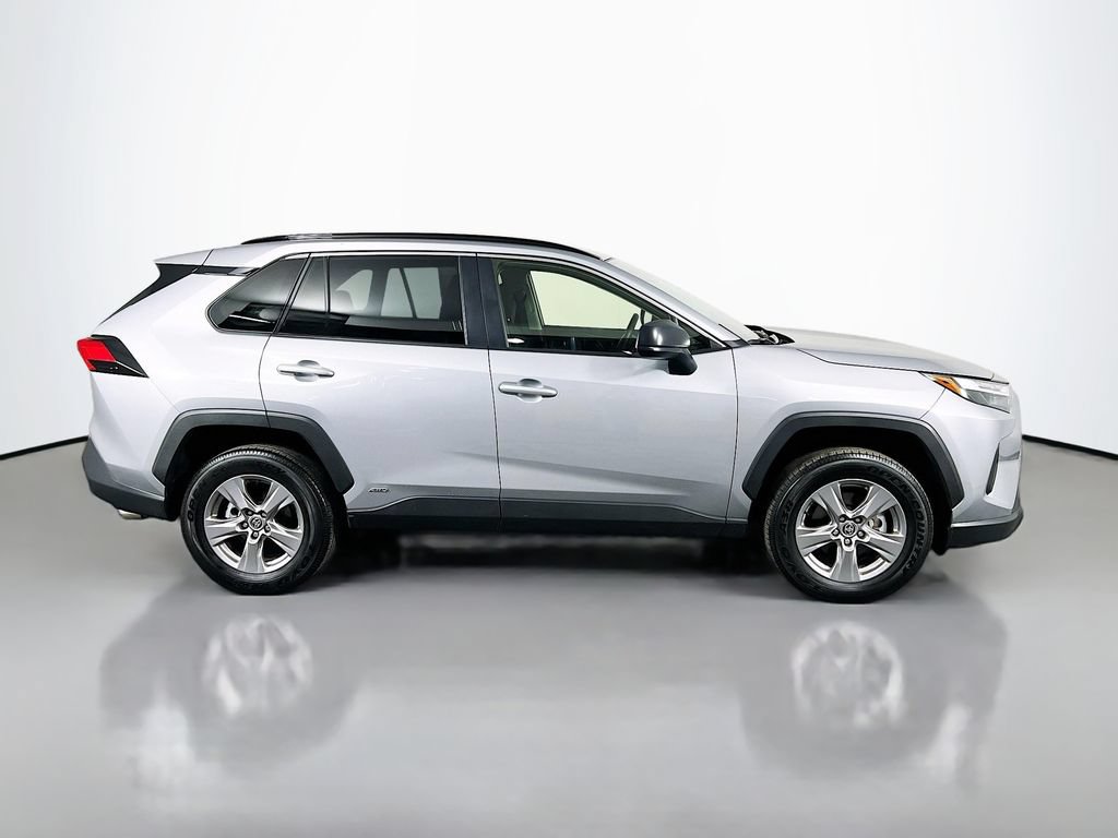 Used 2025 Toyota RAV4 LE AWD/4WD image 8