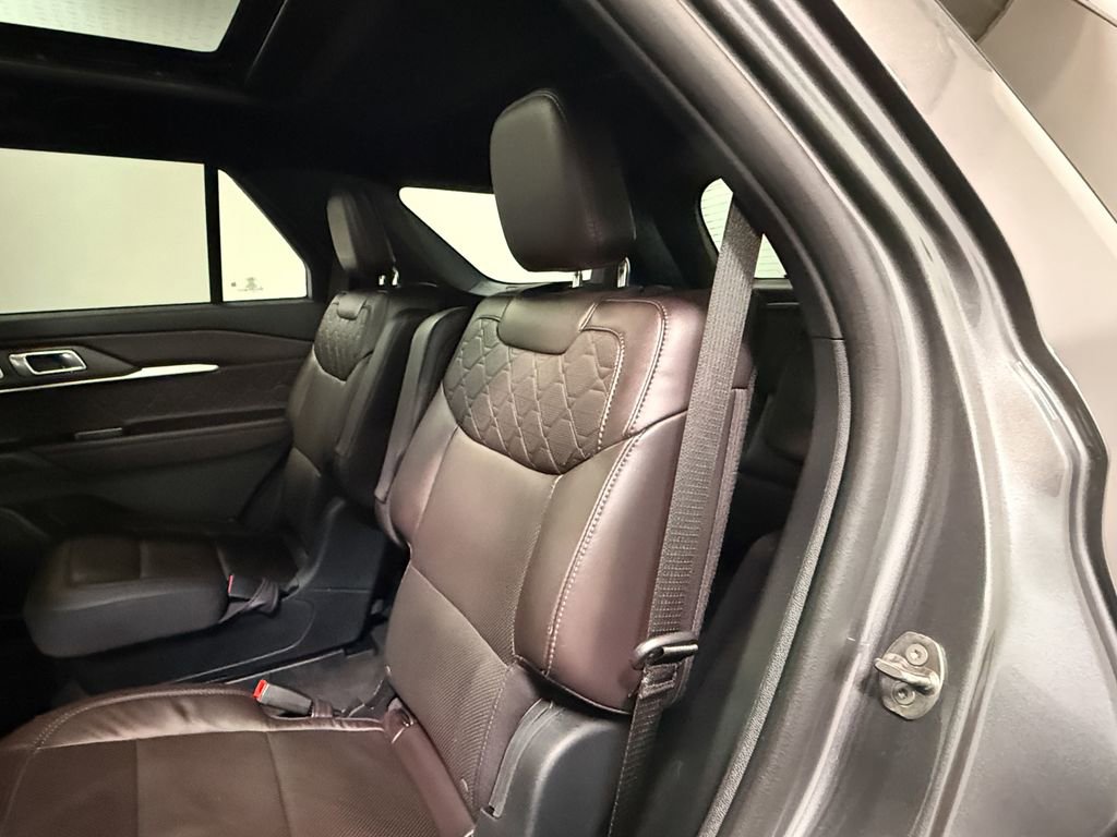 Used 2025 Ford Explorer Platinum w/ LUX Leather Package AWD/4WD image 48