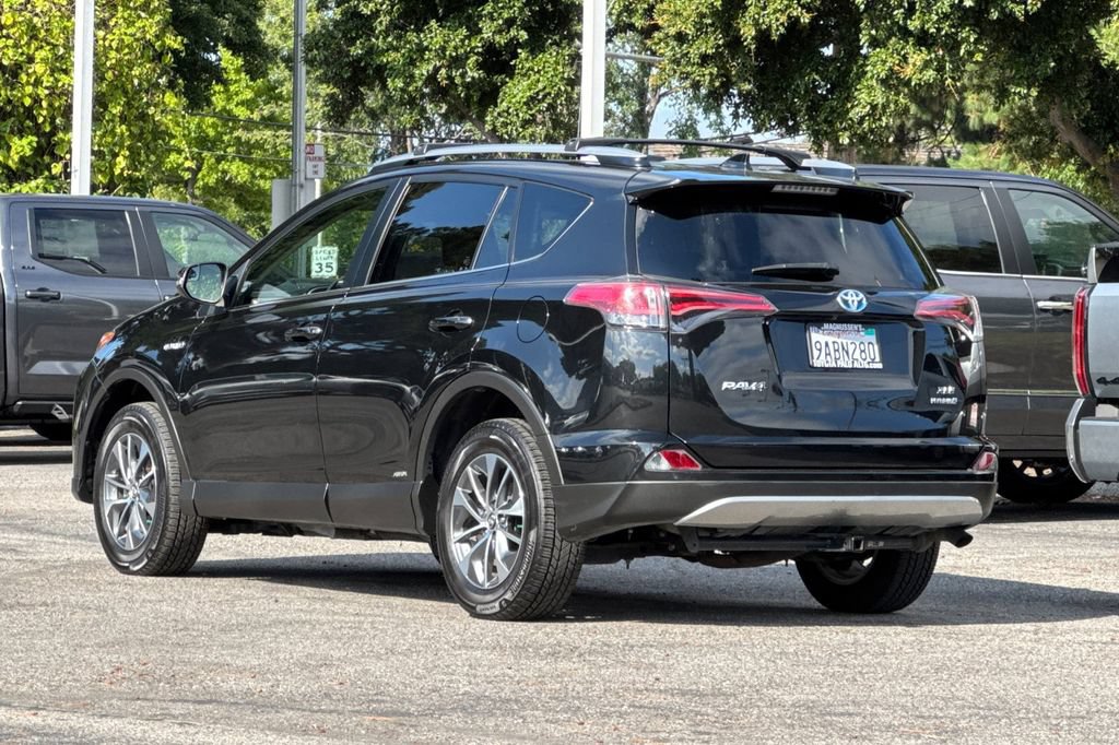Certified 2018 Toyota RAV4 XLE AWD/4WD image 5