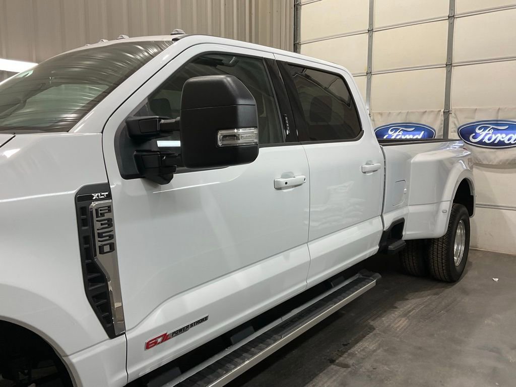 New 2026 Ford F350 XLT w/ XLT Premium Package AWD/4WD image 5