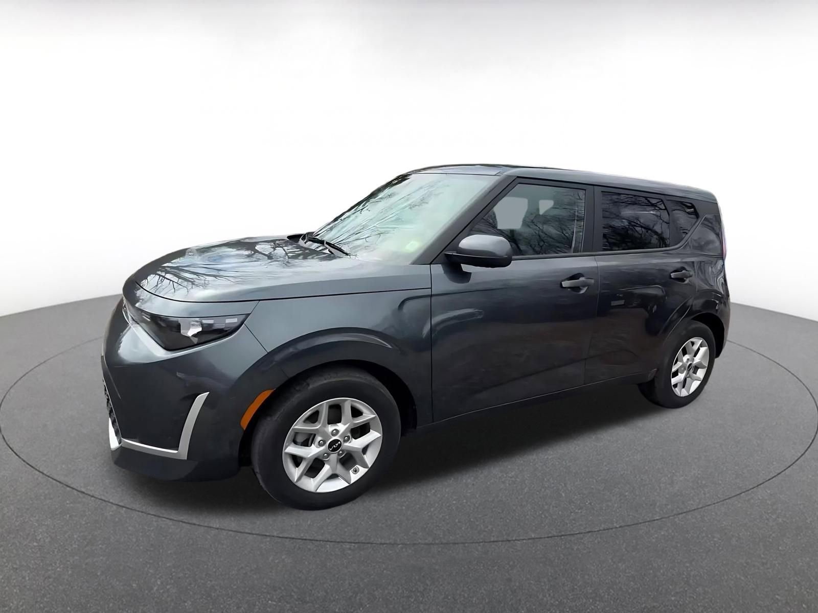 Used 2025 Kia Soul LX w/ LX Technology Package FWD image 8