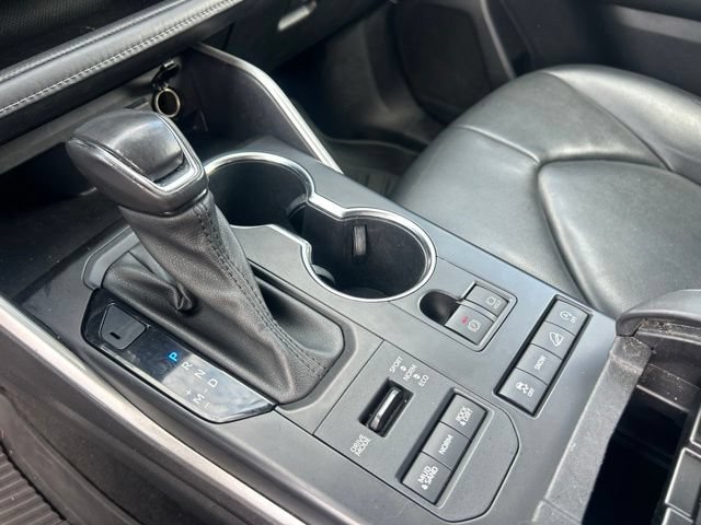 Used 2021 Toyota Highlander XLE AWD/4WD image 27
