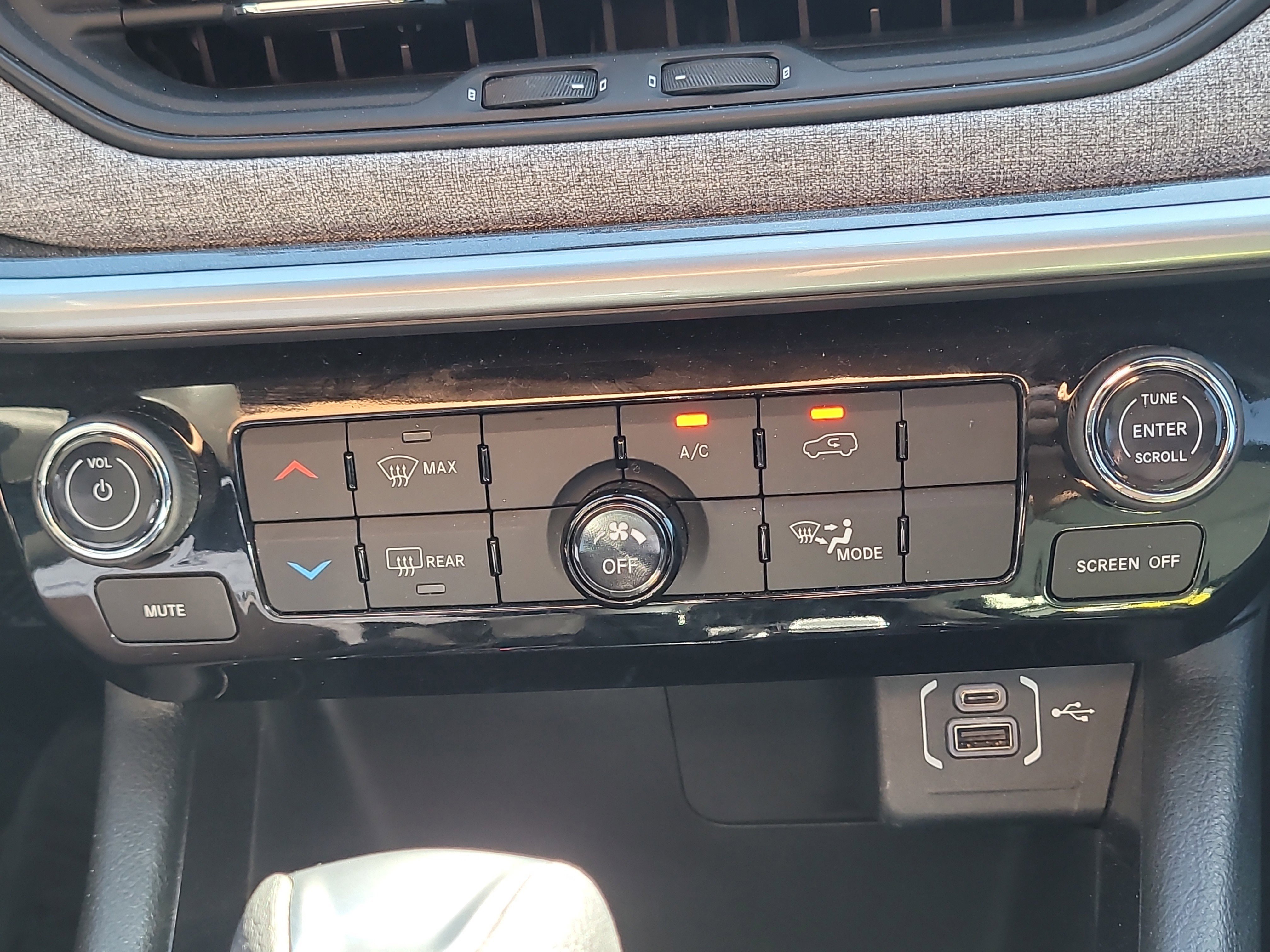 Used 2025 Jeep Compass Sport image 25