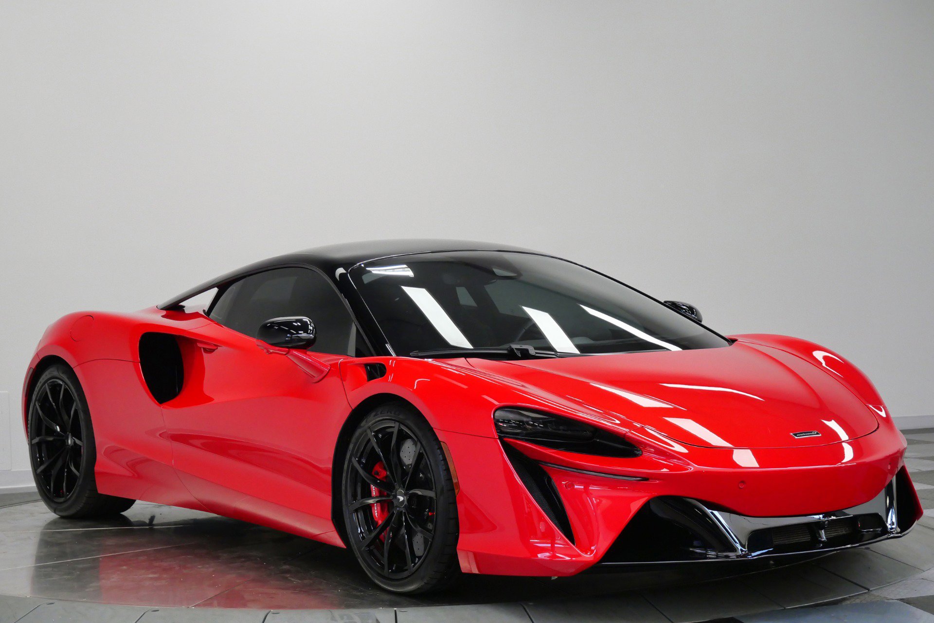 Used 2024 McLaren Artura image 3