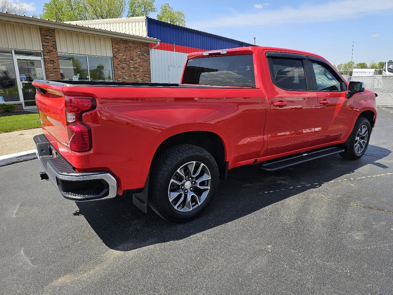 Used 2022 Chevrolet Silverado 1500 LT AWD/4WD image 3