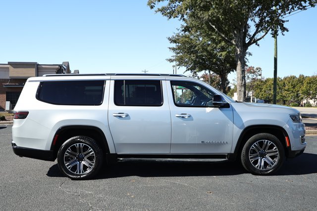 Used 2024 Jeep Wagoneer L Series II RWD image 4