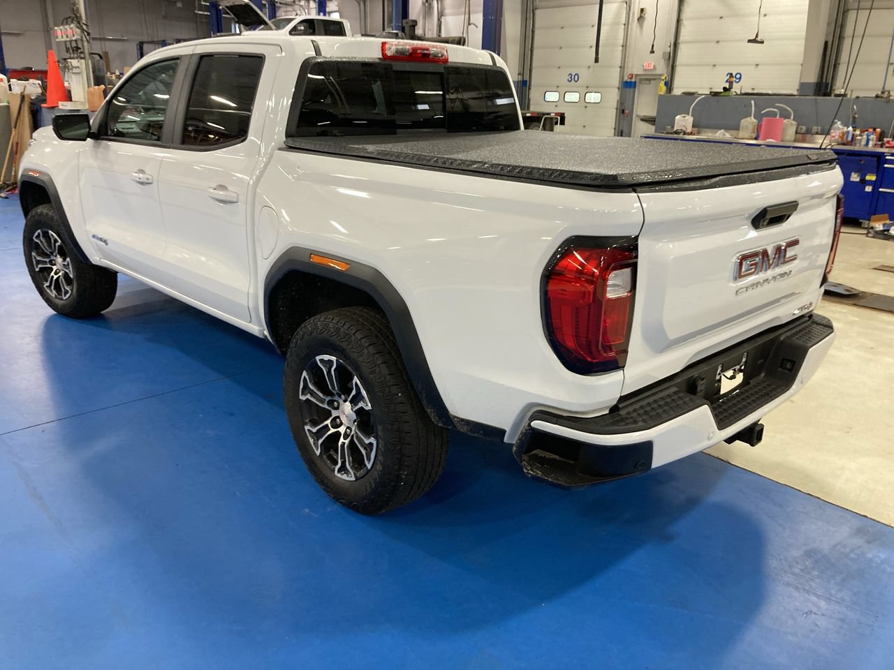 Used 2024 GMC Canyon AT4 w/ AT4 Premium Package AWD/4WD image 5