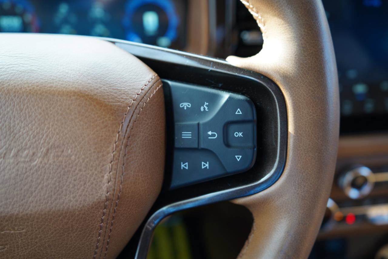 Used 2025 Ford Bronco Badlands image 47