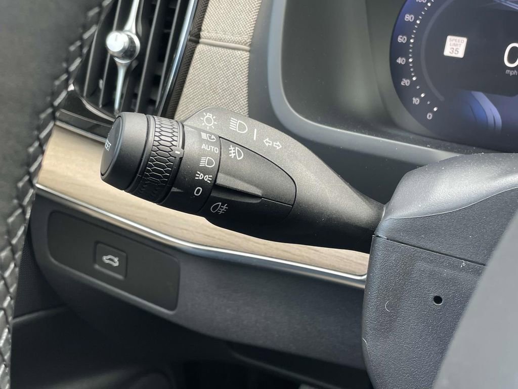 New 2026 Volvo XC90 B5 Core image 15