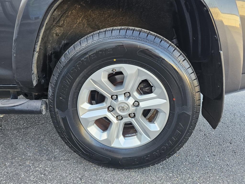 Used 2018 Toyota 4Runner SR5 Premium image 11