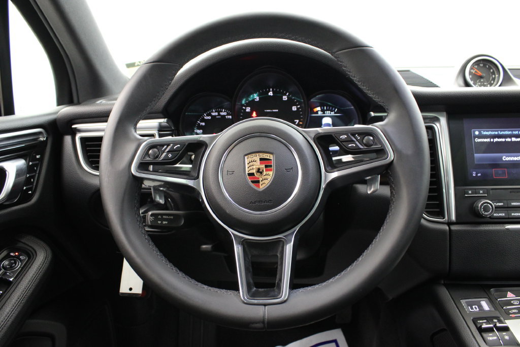Used 2018 Porsche Macan AWD/4WD image 31