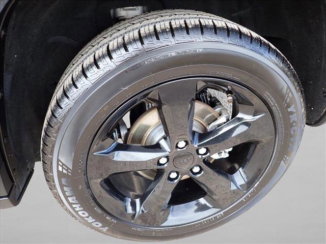 Used 2023 Jeep Grand Cherokee Altitude AWD/4WD image 7