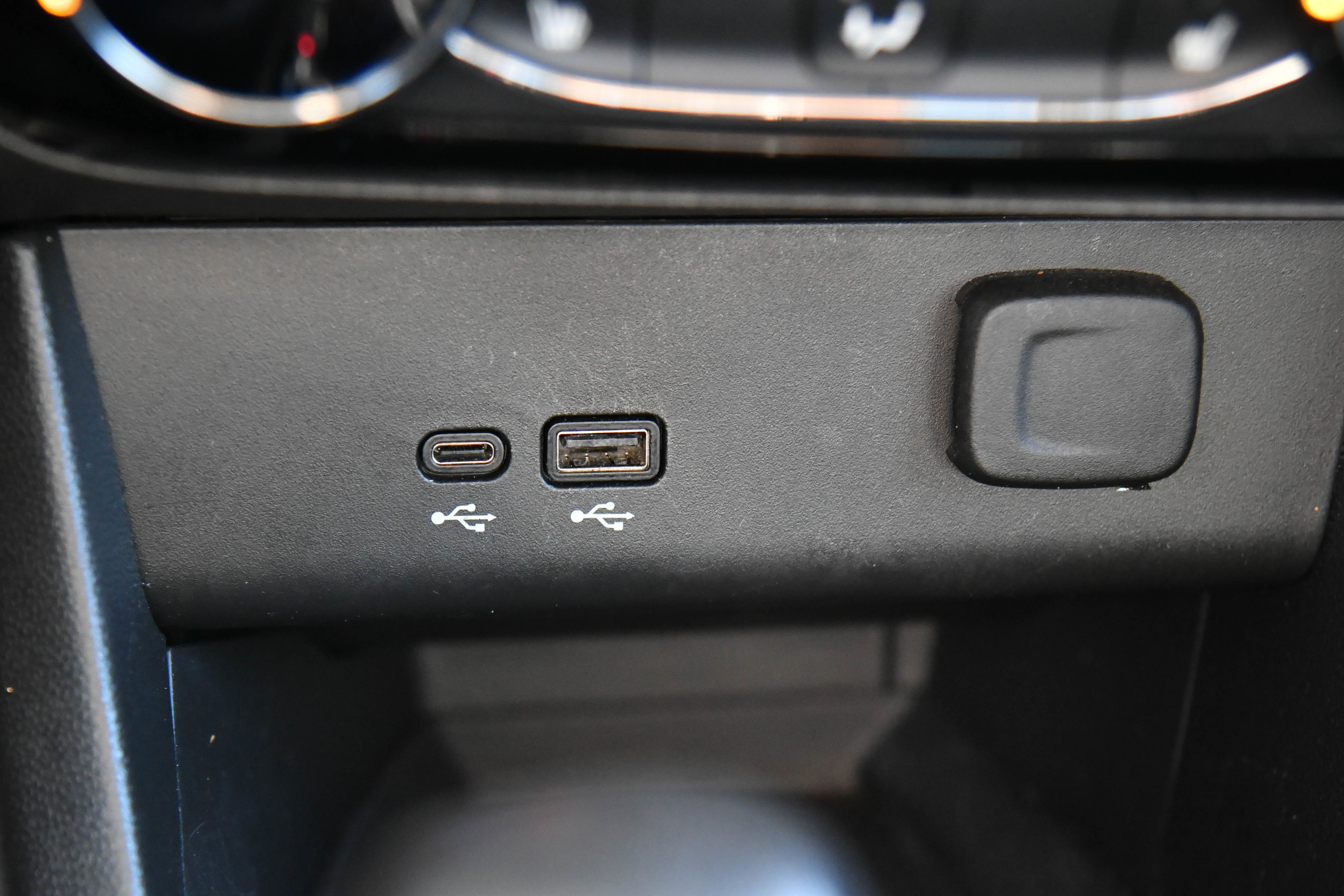 Used 2024 Buick Encore GX Sport Touring w/ Comfort Package image 23