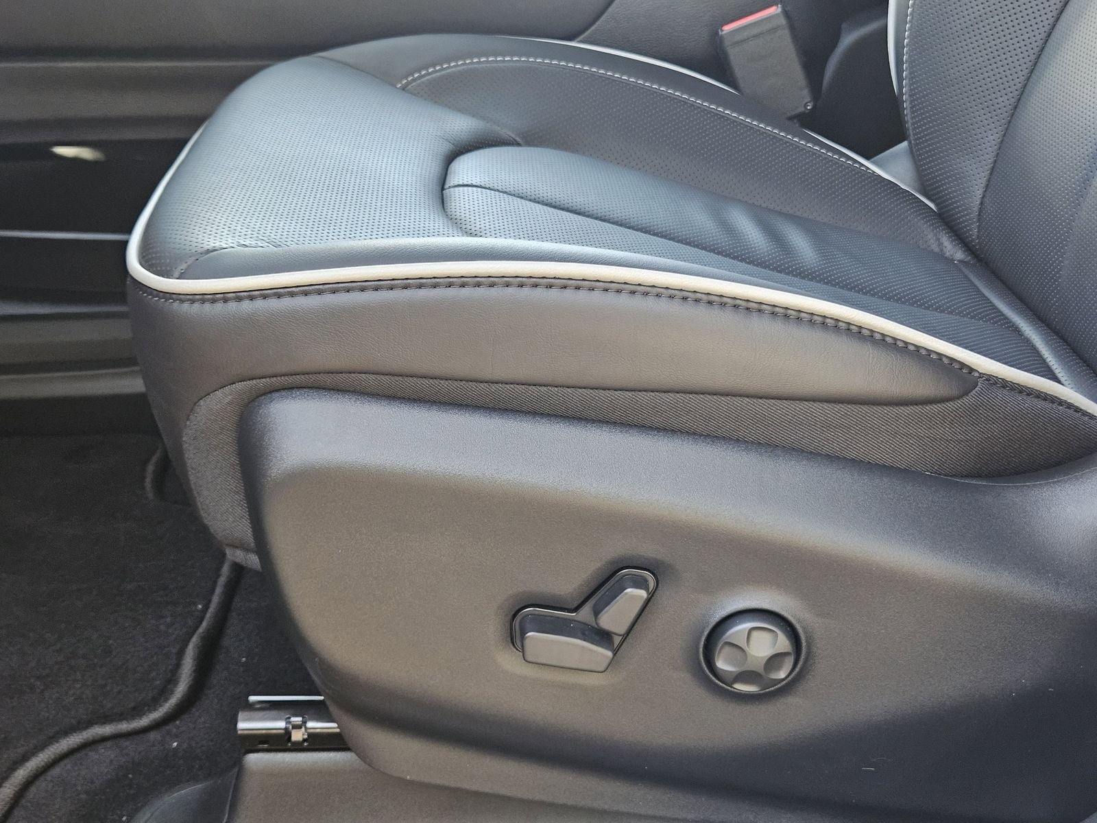 New 2025 Chrysler Pacifica Limited FWD image 25