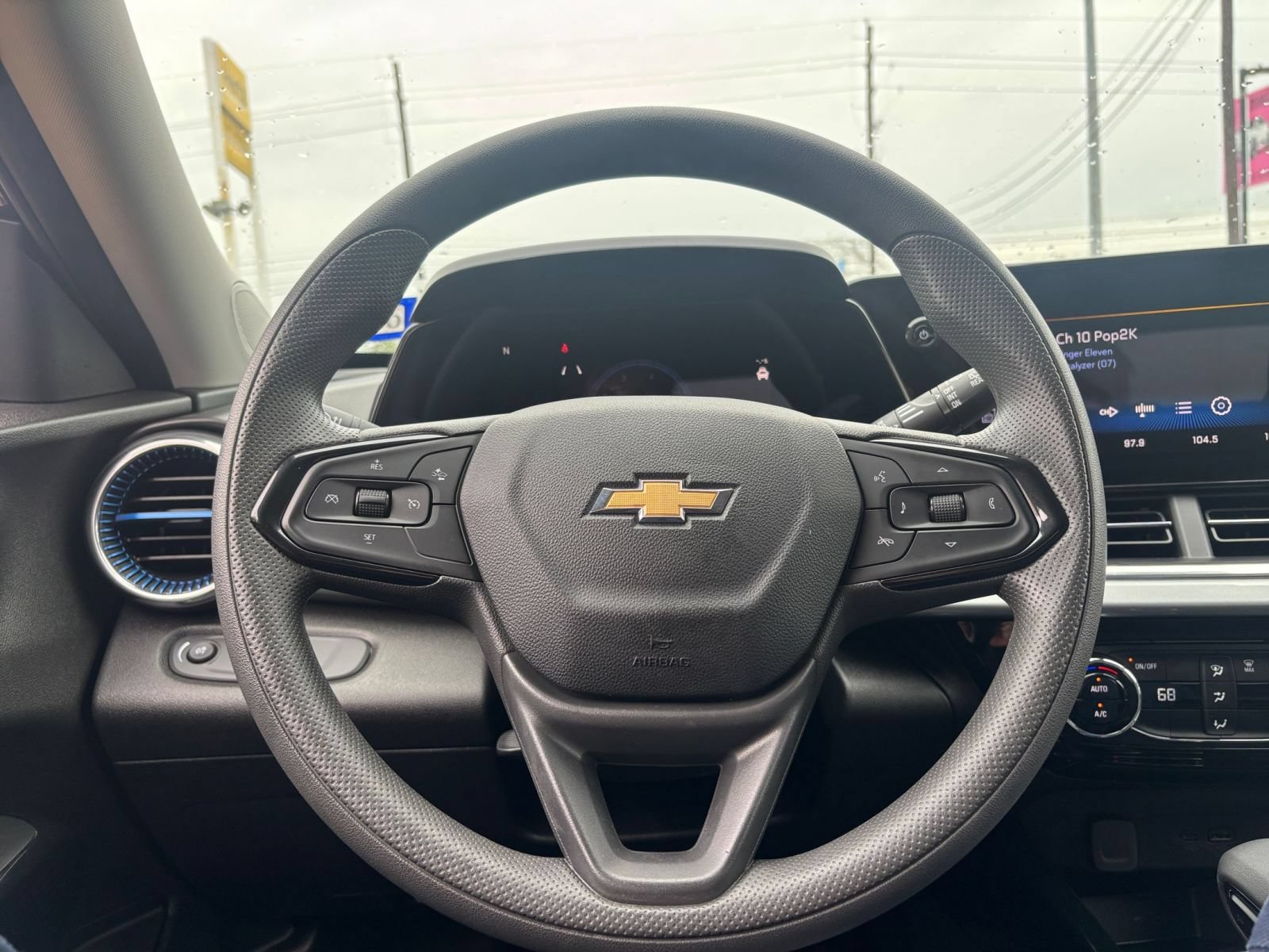 Used 2025 Chevrolet Trax LT FWD image 22