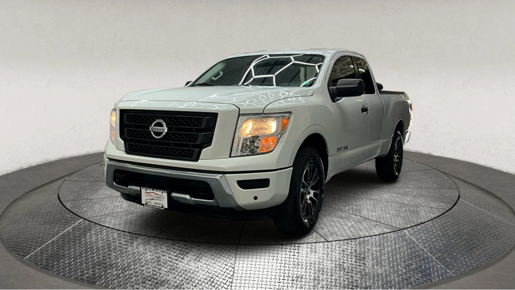 Used 2022 Nissan Titan SV image 4