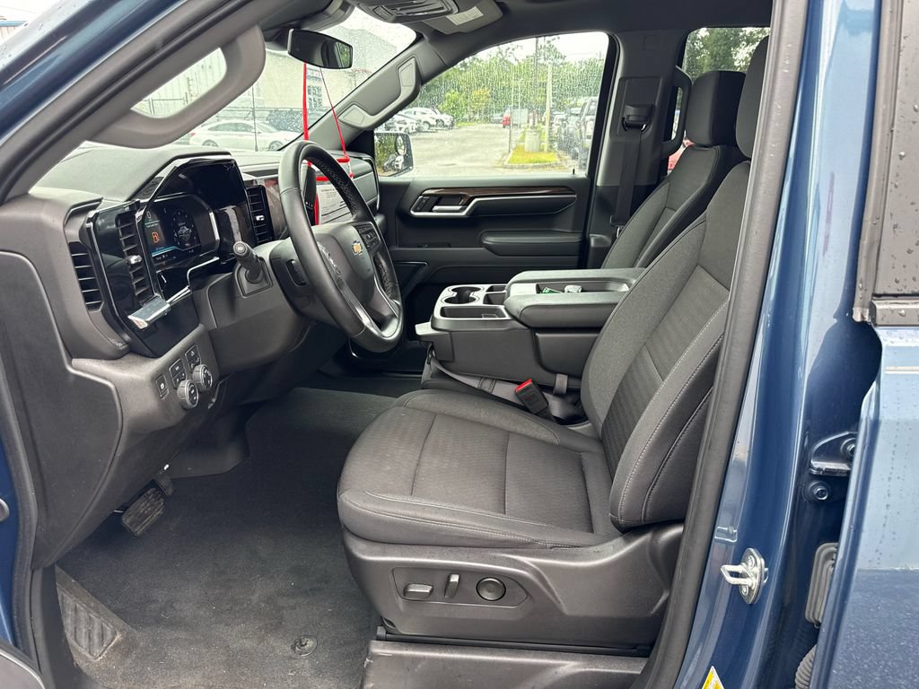Used 2024 Chevrolet Silverado 1500 LT AWD/4WD image 10